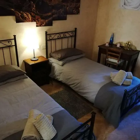 לינה וארוחת בוקר La Canonica Room's