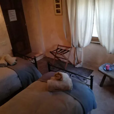 La Canonica Room's Bed & Breakfast *